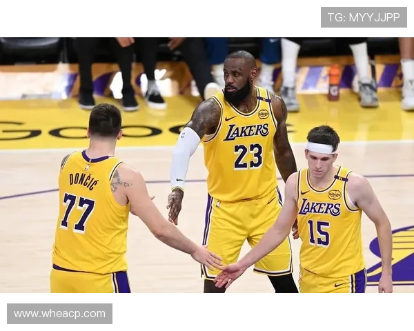 詹姆斯领衔湖人连胜势头西部格局迎来新变数深度解读前景展望